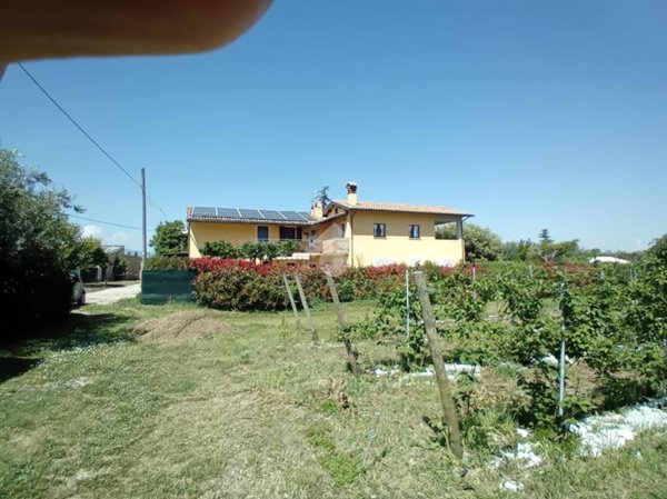 appartamento in vendita a Spoleto in zona San Giacomo