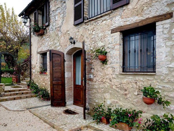 casa indipendente in vendita a Spoleto in zona Eggi