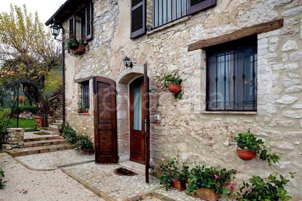 appartamento in vendita a Spoleto in zona Bazzano Superiore