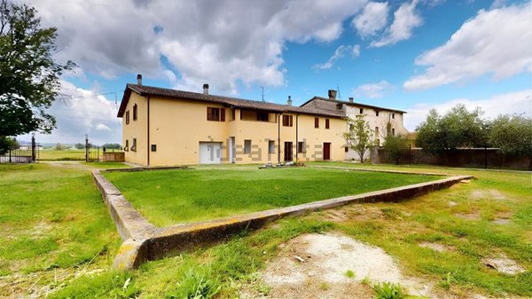 casa indipendente in vendita a Spoleto in zona Beroide
