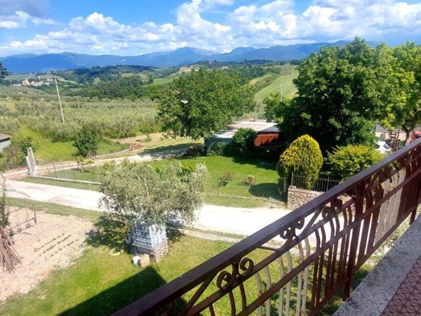appartamento in vendita a Spoleto in zona Uncinano