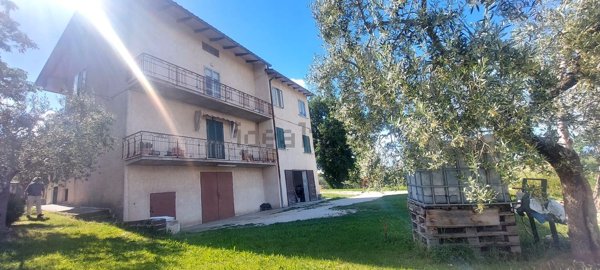 appartamento in vendita a Spoleto in zona Uncinano