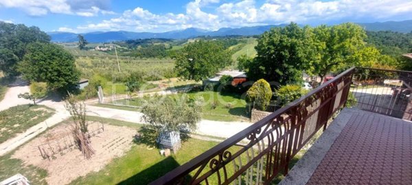 appartamento in vendita a Spoleto in zona Uncinano