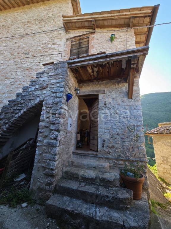 casa indipendente in vendita a Spoleto