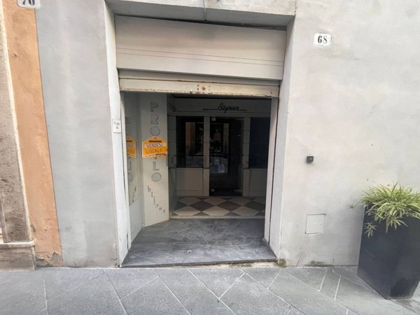 locale commerciale in vendita a Spoleto