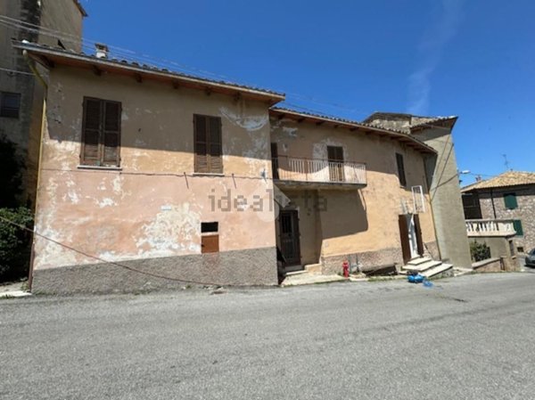 casa semindipendente in vendita a Spoleto