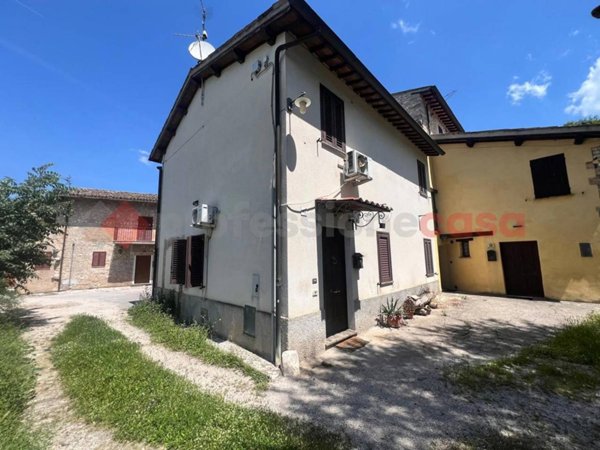casa indipendente in vendita a Spoleto in zona San Giacomo