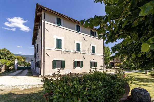 appartamento in vendita a Spoleto in zona Azzano