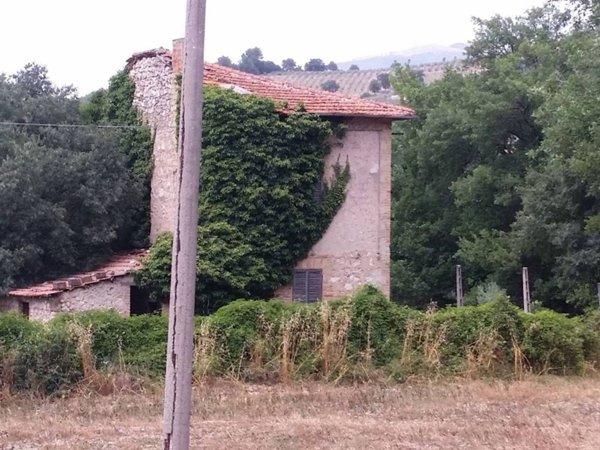 casa indipendente in vendita a Spoleto in zona Eggi