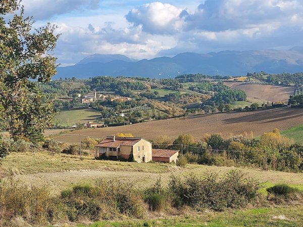casale in vendita a Spoleto in zona Uncinano