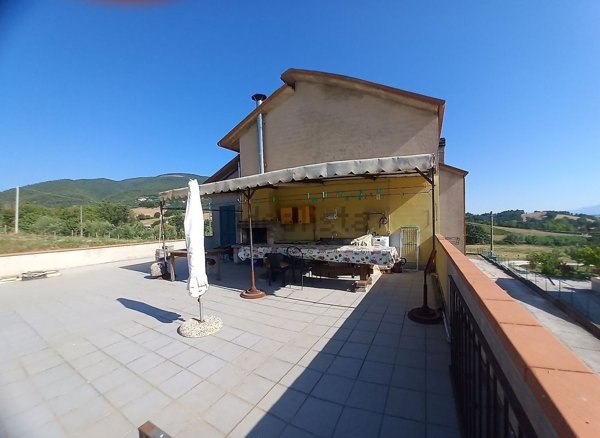 esavano in vendita a Spoleto in zona Crocemarroggia