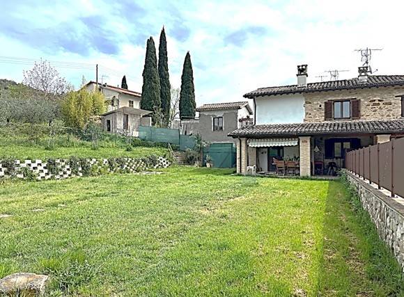 casa indipendente in vendita a Spoleto in zona Terzo la Pieve