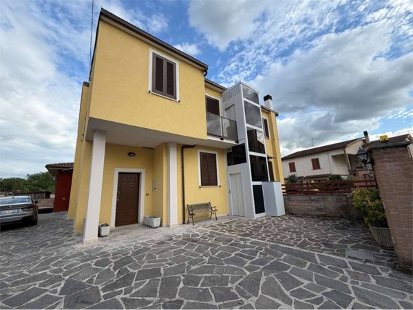 casa indipendente in vendita a Spoleto in zona Maiano