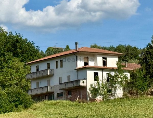 casa indipendente in vendita a Spoleto in zona Sant'Angelo in Mercole