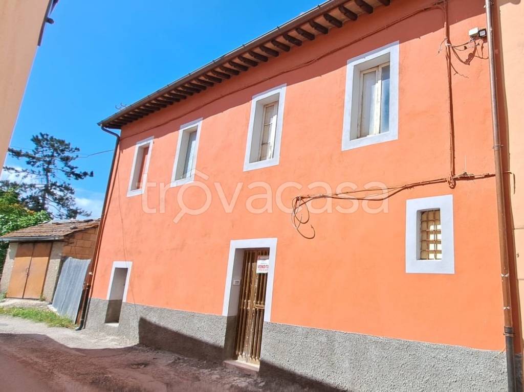 casa indipendente in vendita a Spoleto in zona Cortaccione