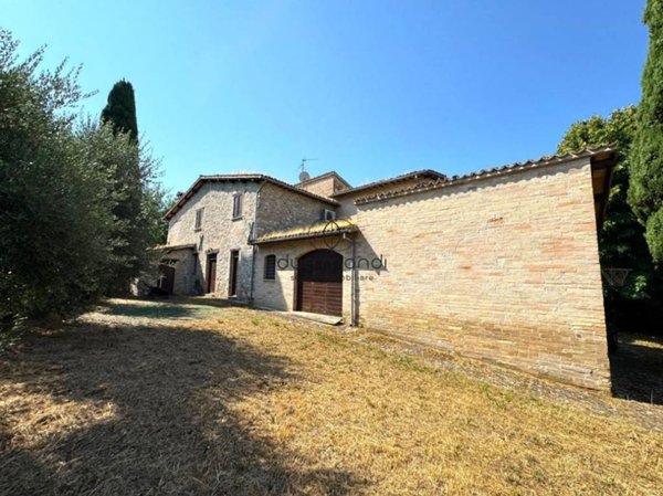 casa indipendente in vendita a Spoleto