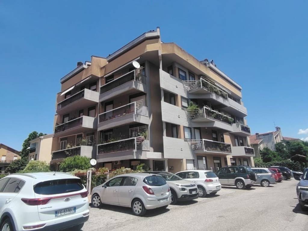appartamento in vendita a Spoleto in zona Collerisana