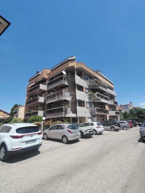 appartamento in vendita a Spoleto in zona Collerisana