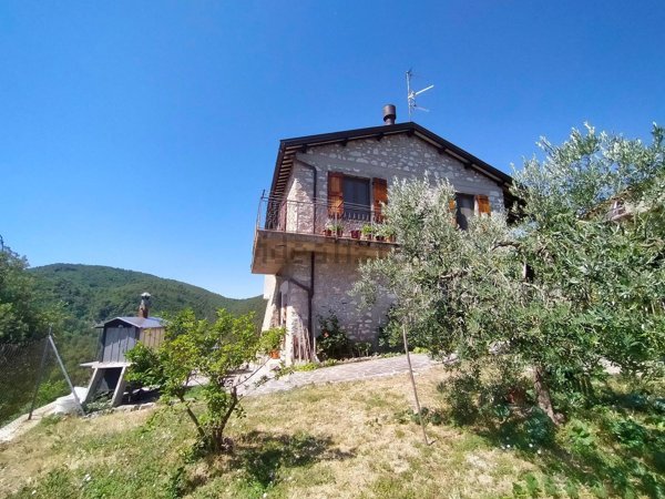 appartamento in vendita a Spoleto in zona Collerisana