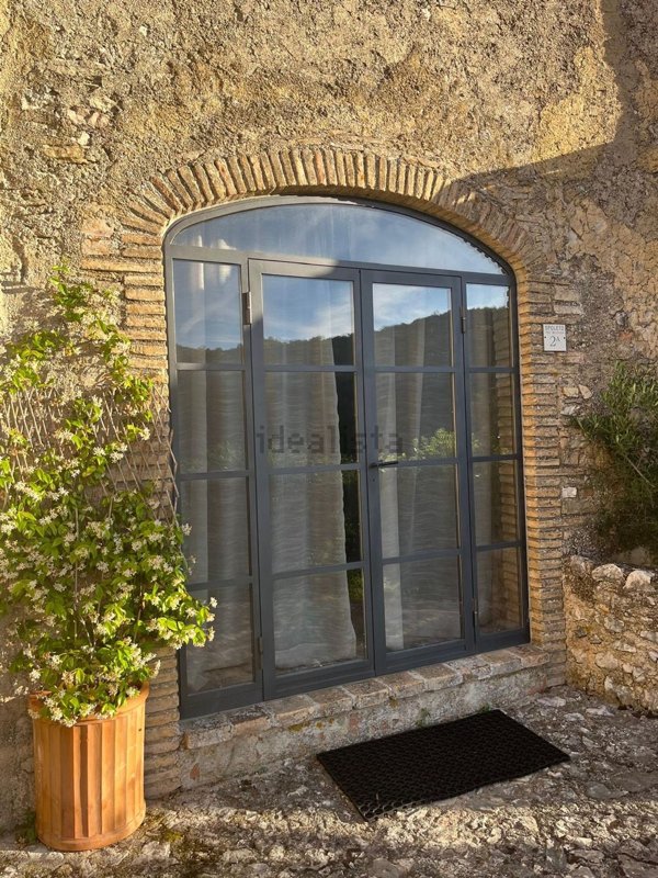 appartamento in vendita a Spoleto in zona Vallocchia