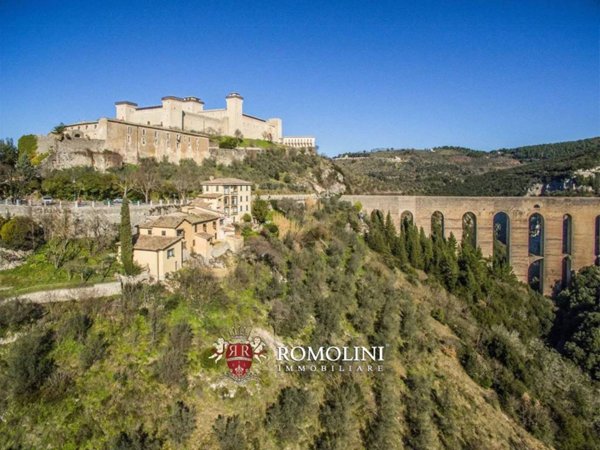 casa indipendente in vendita a Spoleto