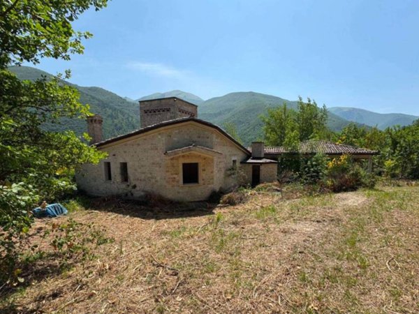 casa indipendente in vendita a Spoleto in zona Eggi