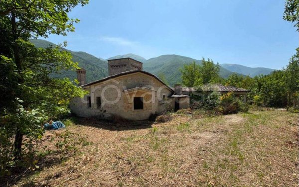 casa indipendente in vendita a Spoleto