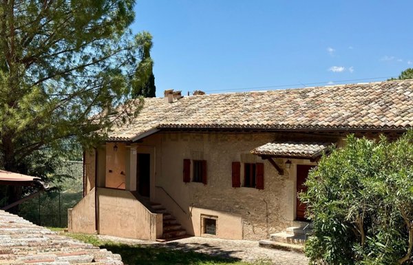 casale in vendita a Spoleto in zona Poreta