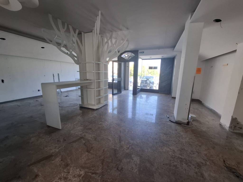 negozio in vendita a Spoleto in zona Collerisana