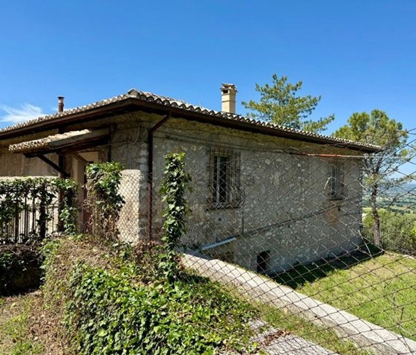 appartamento in vendita a Spoleto in zona Poreta