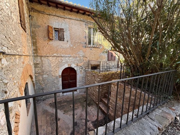 appartamento in vendita a Spoleto in zona Poreta