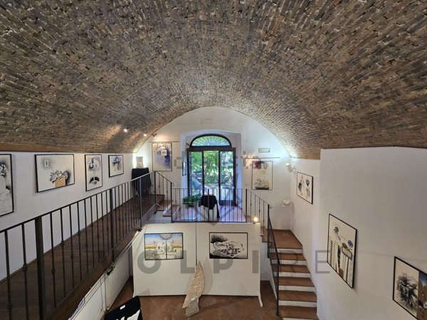 locale commerciale in vendita a Spoleto