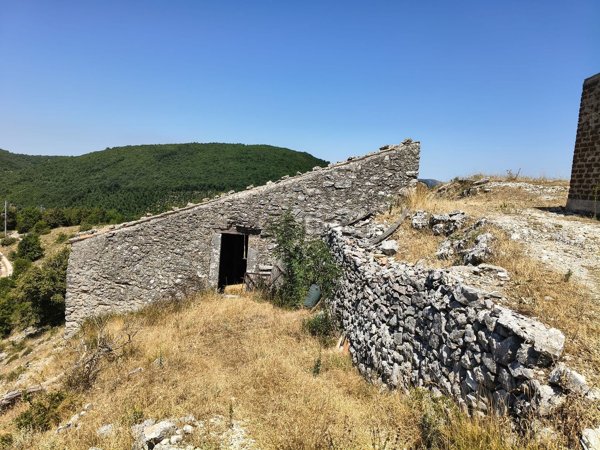 appartamento in vendita a Spoleto in zona Pompagnano