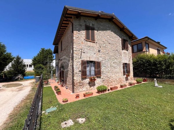 appartamento in vendita a Spoleto in zona Santo Chiodo