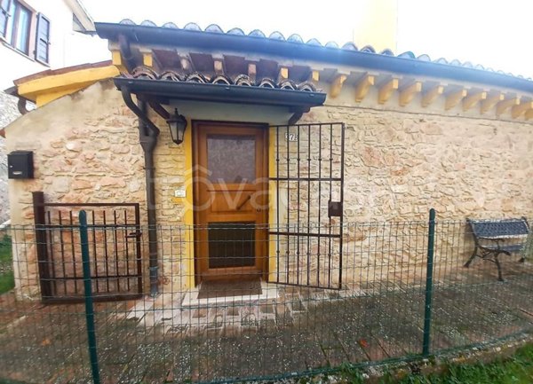 casa indipendente in vendita a Spoleto in zona Santa Croce