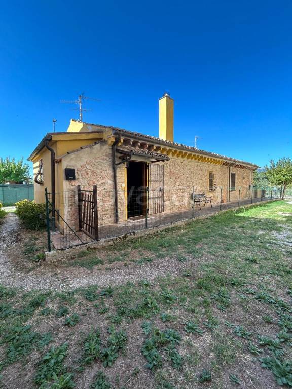 casa indipendente in vendita a Spoleto in zona Santa Croce