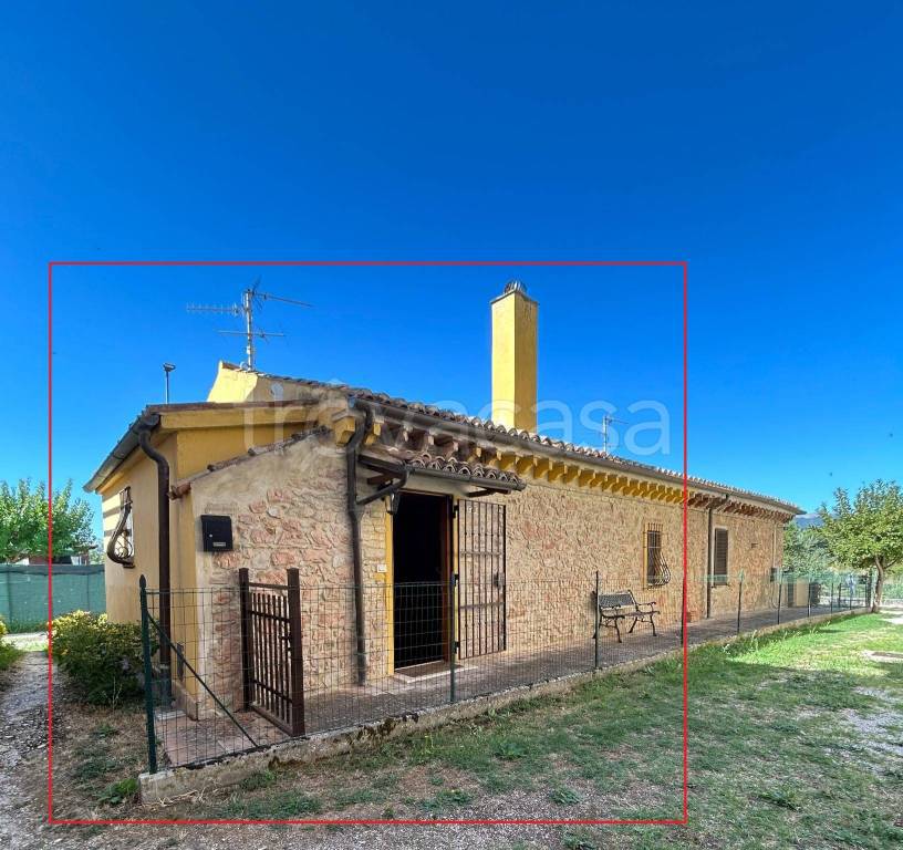 casa indipendente in vendita a Spoleto in zona Santa Croce