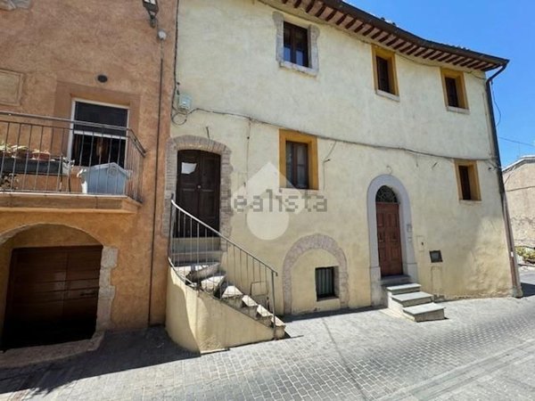 casa semindipendente in vendita a Spoleto