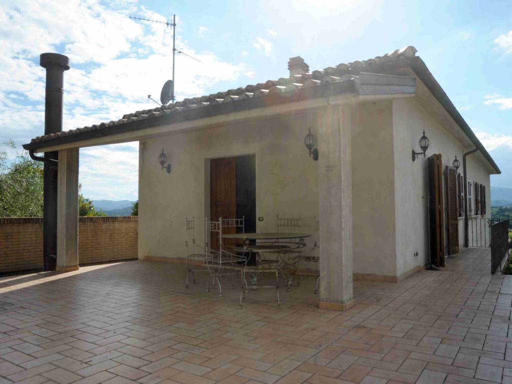 casa indipendente in vendita a Spoleto in zona Collerisana
