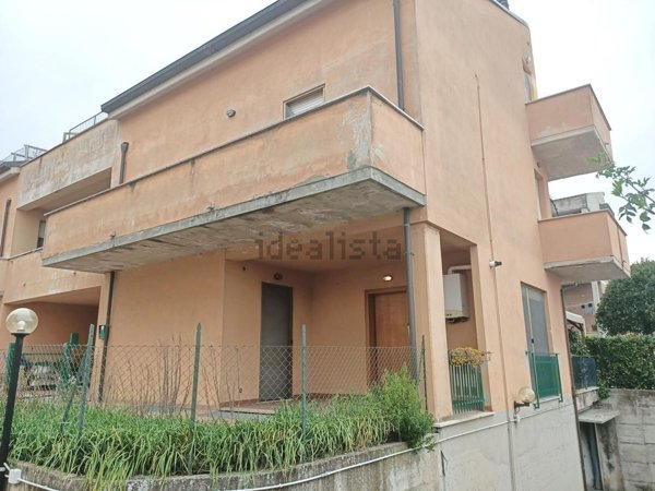 appartamento in vendita a Spoleto in zona Pontebari