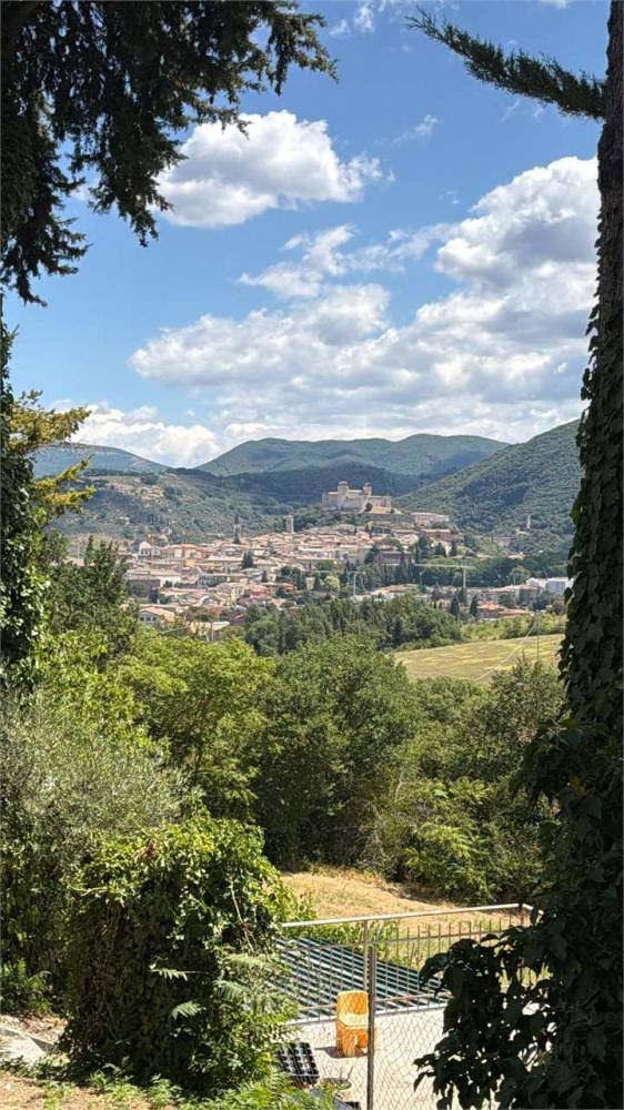 casa indipendente in vendita a Spoleto in zona Collerisana