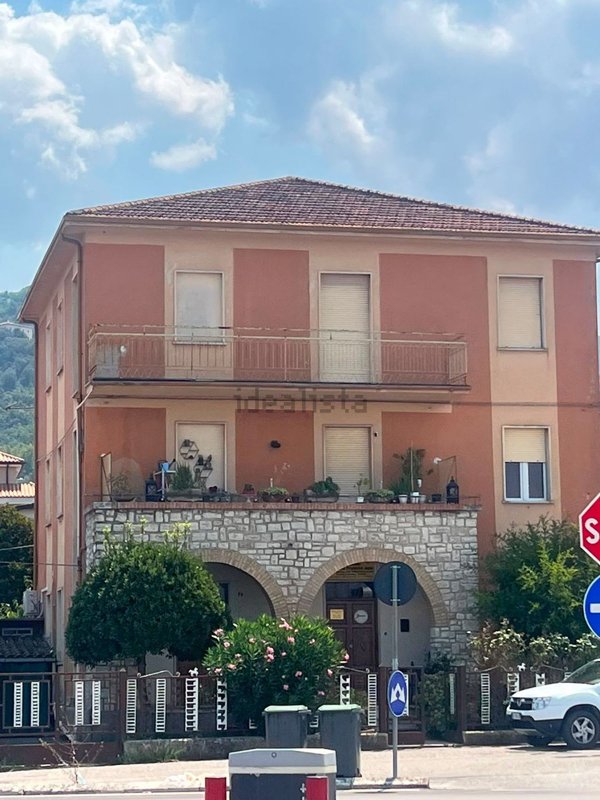 appartamento in vendita a Spoleto in zona Collerisana