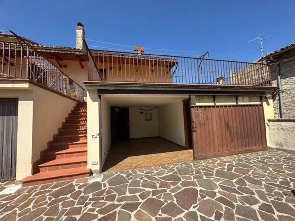 casa indipendente in vendita a Spoleto in zona Eggi