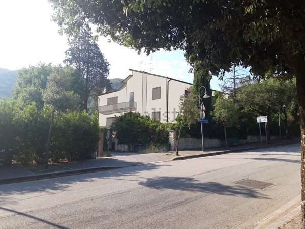 casa indipendente in vendita a Spoleto in zona Collerisana