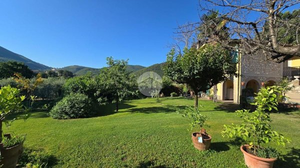 casa indipendente in vendita a Spoleto in zona Bazzano Superiore