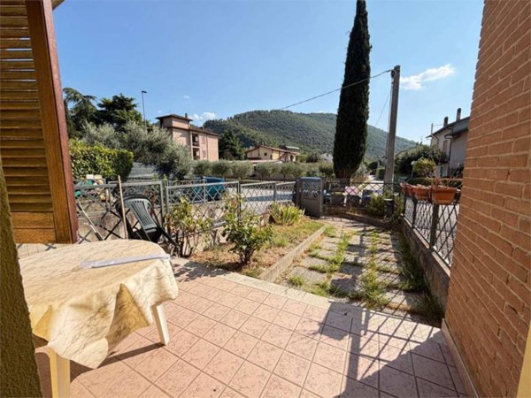 appartamento in vendita a Spoleto in zona Santo Chiodo