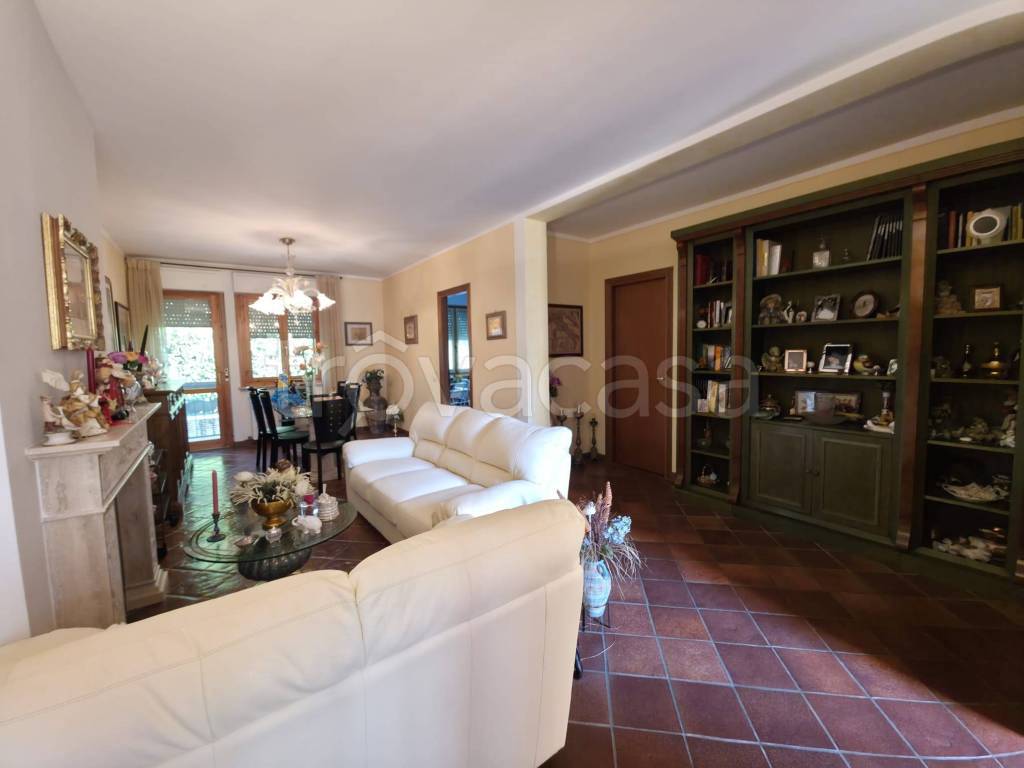 casa indipendente in vendita a Spoleto in zona Collicelli
