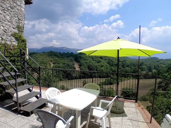 casa indipendente in vendita a Spoleto in zona Montebibico