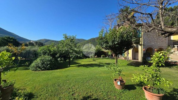 casa indipendente in vendita a Spoleto in zona Bazzano Superiore