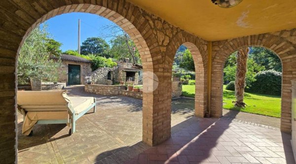 casa indipendente in vendita a Spoleto in zona Bazzano Superiore
